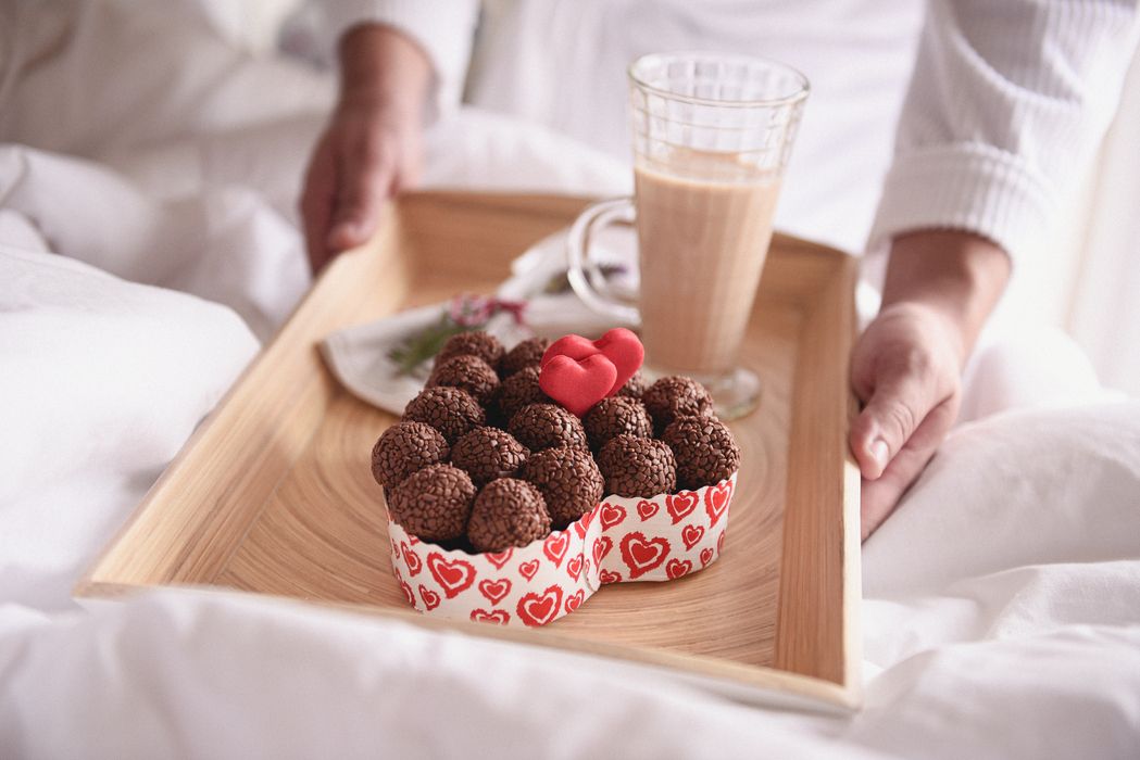 Brigadeiros all'interno dello stampo da cottura a forma di cuore Novacart