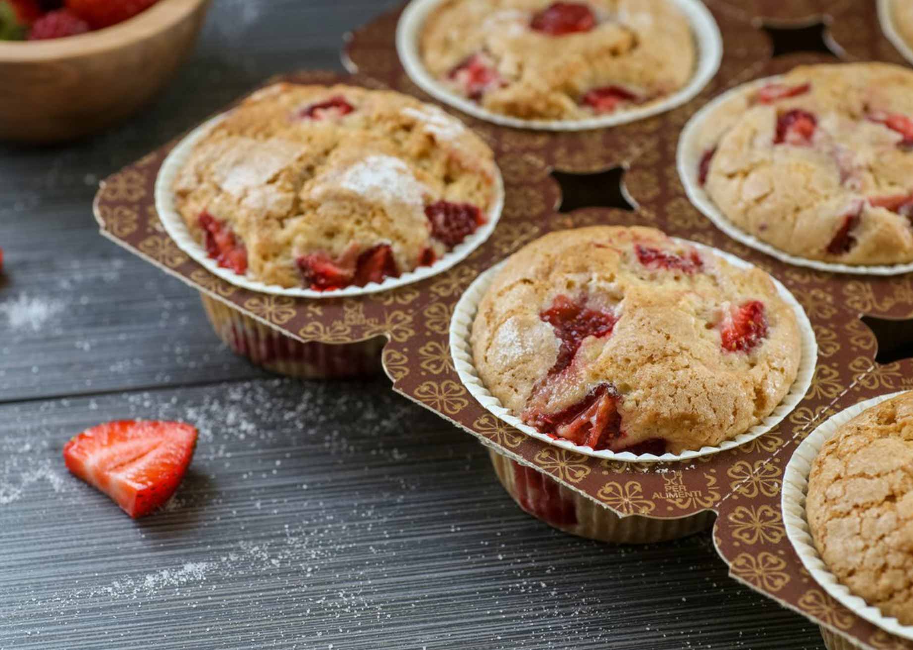 Novacart NTS muffin tray with strawberry muffins