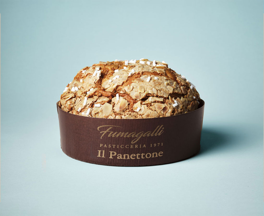 Panettone with a Novacart custom baking mold, personalized with inkless printing.